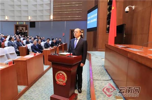 云南省政府举行宪法宣誓仪式 阮成发监誓]